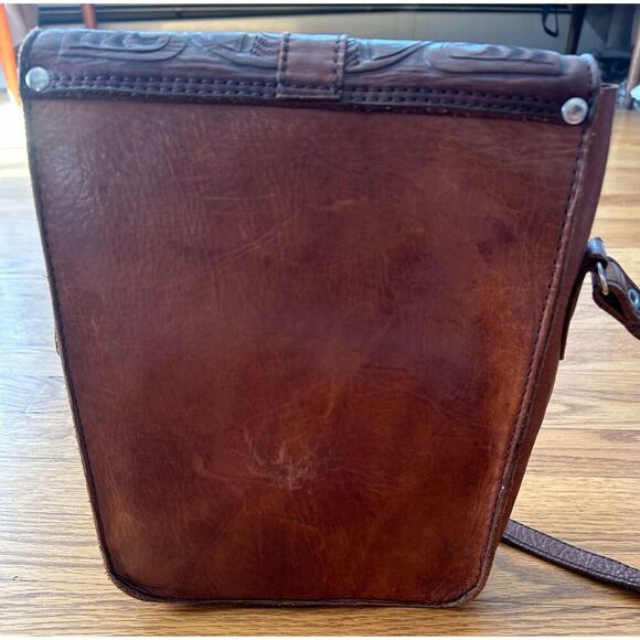 Vintage Hand Tooled Brown Leather Flower Messenger Shoulder Brown Purse - Picture 5 of 11